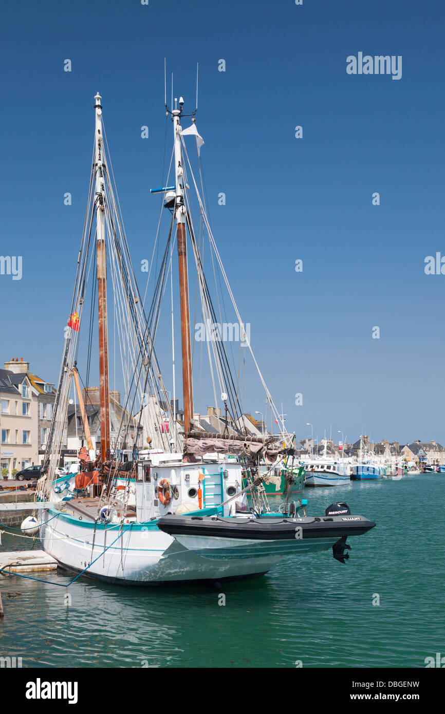 Saint vaast la hougue harbor hi-res stock photography and images - Alamy