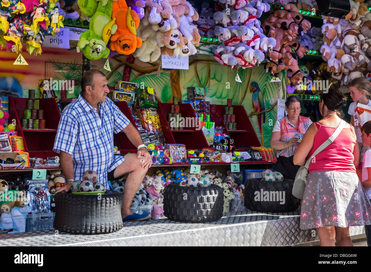 Carnival game cans hires stock photography and images Alamy