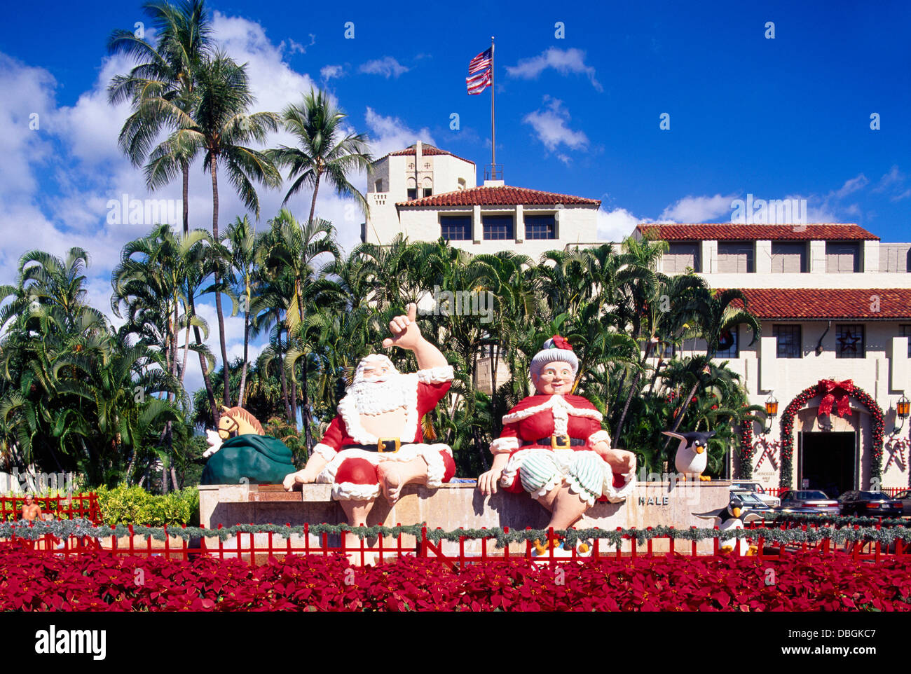 Honolulu, Oahu, Hawaii, HI, USA - Santa Claus and Mrs Claus Christmas Figures and Decorations at Honolulu Hale (City Hall) Stock Photo