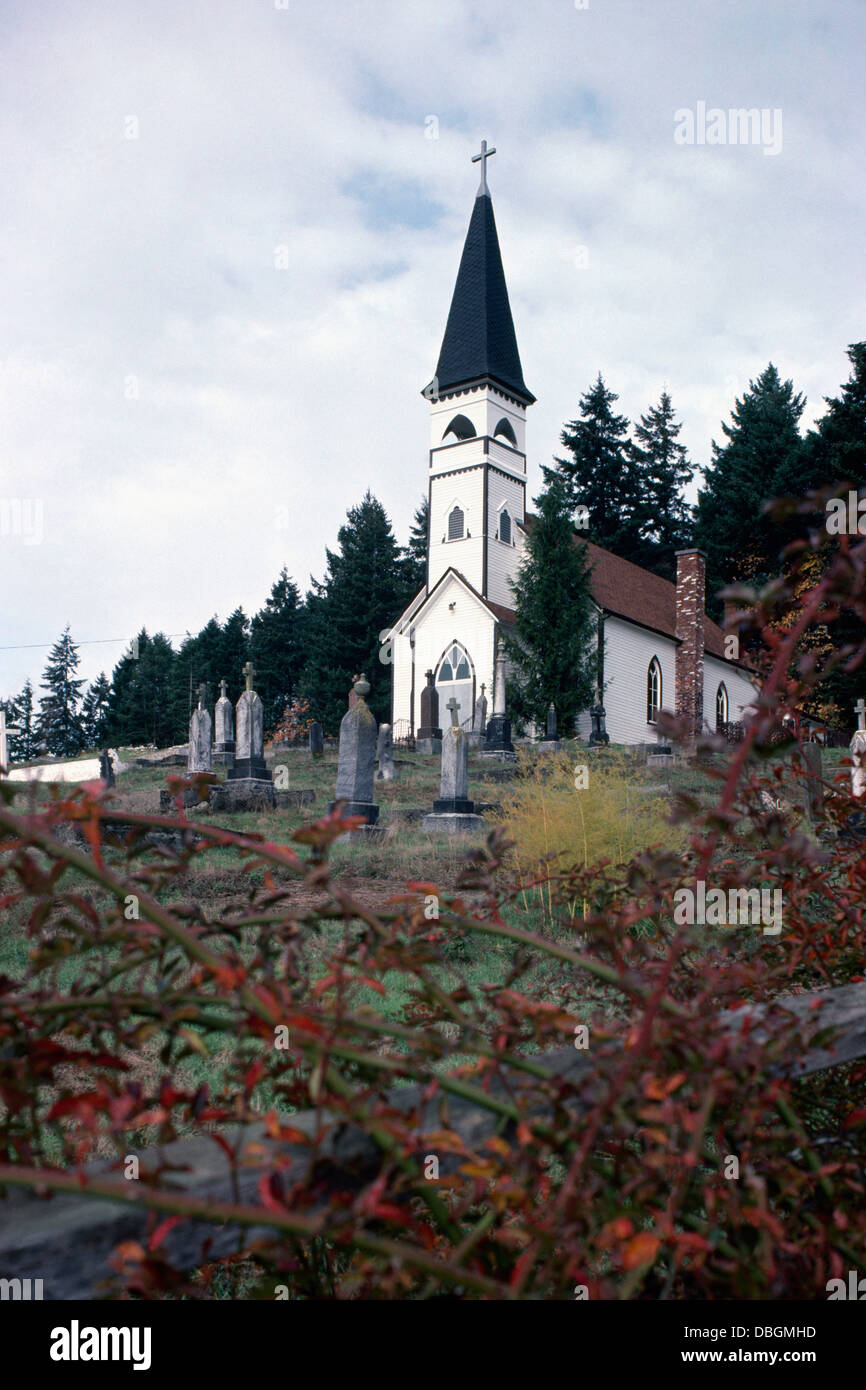Cowichan Valley, Vancouver Island, BC, British Columbia, Canada - St. Ann’s Church and Cemetery at Tzouhalem near Duncan Stock Photo