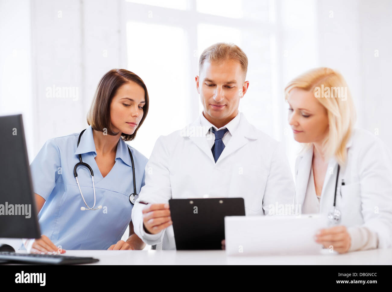 Team of doctors meeting hi-res stock photography and images - Alamy