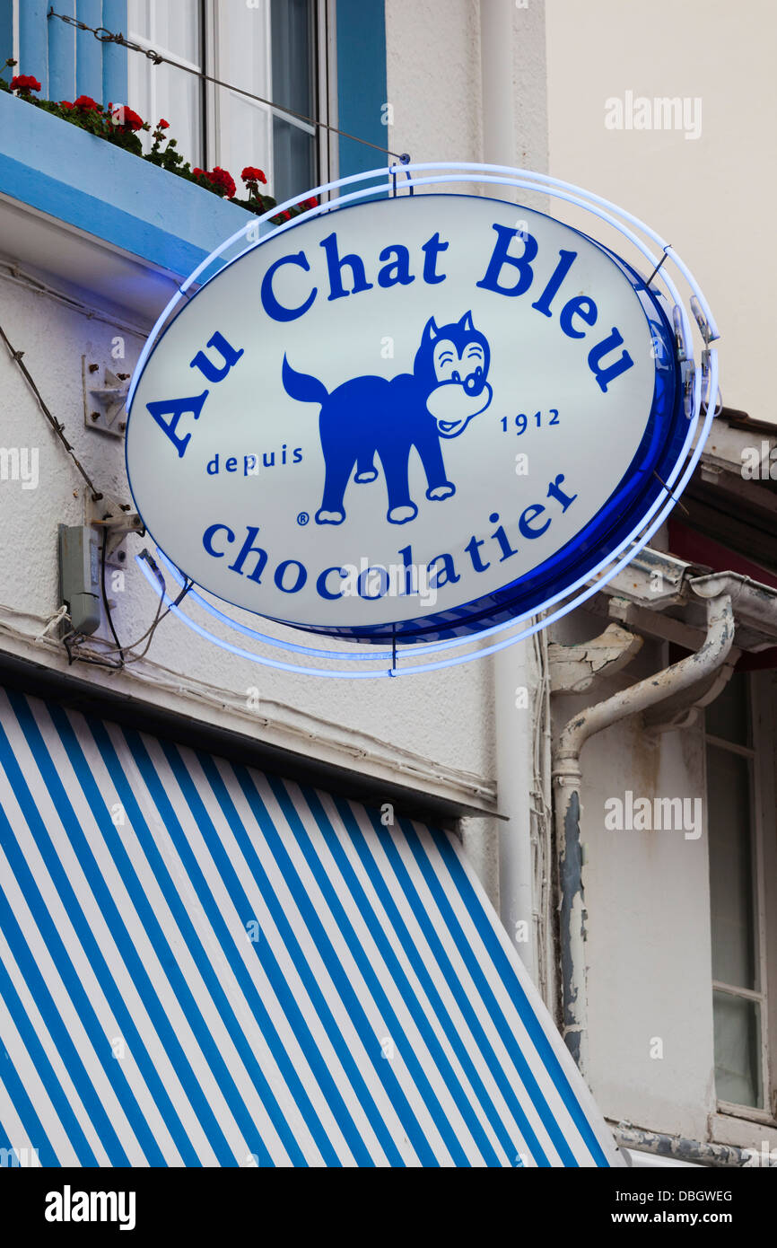 Au Chat Bleu Chocolate Shop In Rue St Jean At Le Touquet France Stock Photo Alamy Au Chat Bleu Chocolate Shop In Rue St Jean At Le Touquet France Stock Photo Alamy