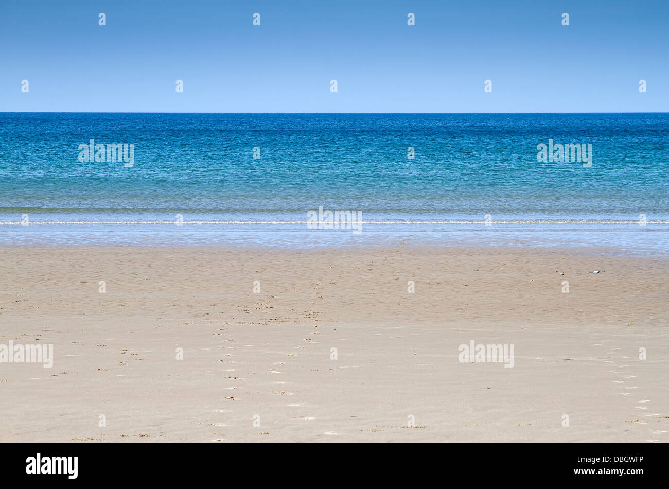 Empty sandy sea hi-res stock photography and images - Alamy