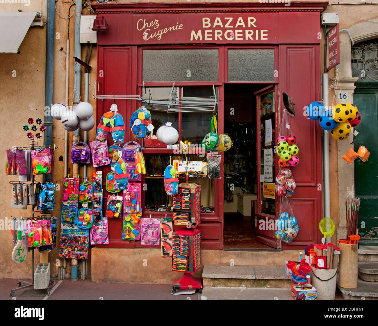 Page 2 - French Clothes Shop High Resolution Stock Photography and Images -  Alamy