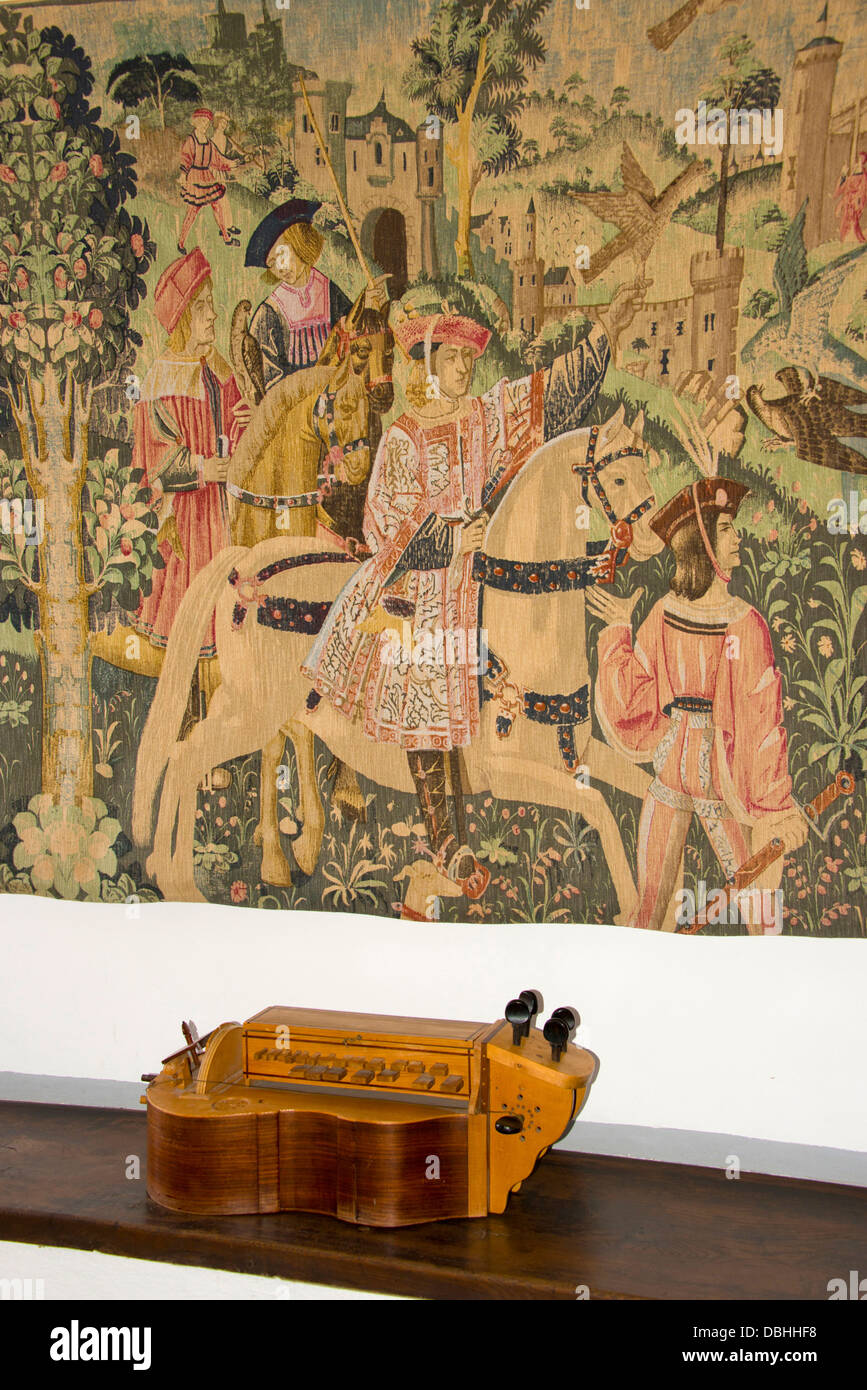Medieval tapestry musical instrument hi-res stock photography and 