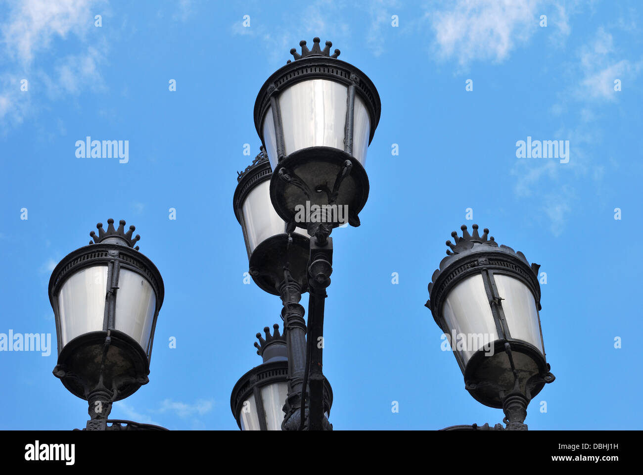 Ornate wrought iron street lamp hi-res stock photography and images - Alamy