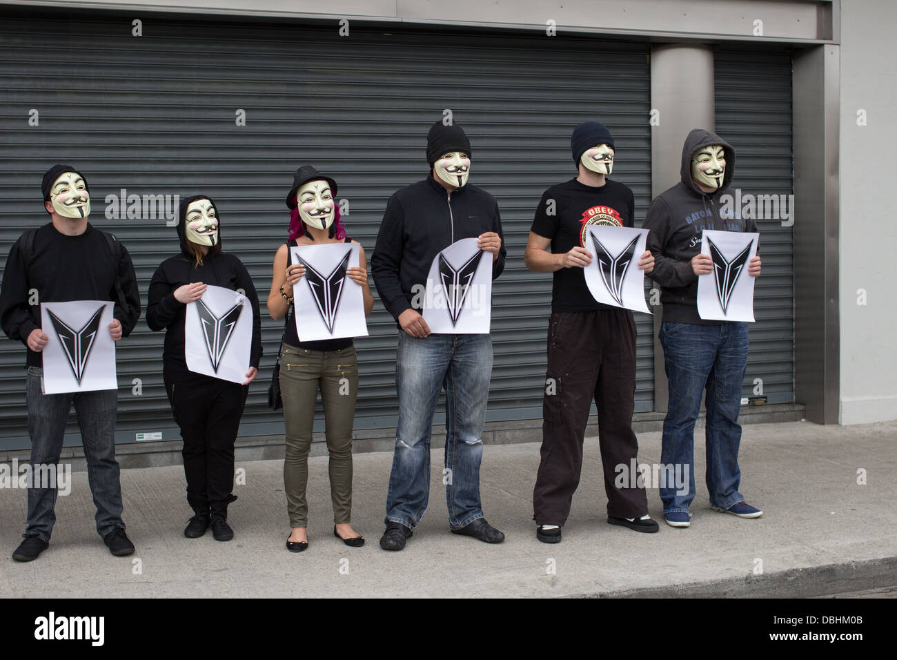 Young people wearing masks hi-res stock photography and images - Alamy
