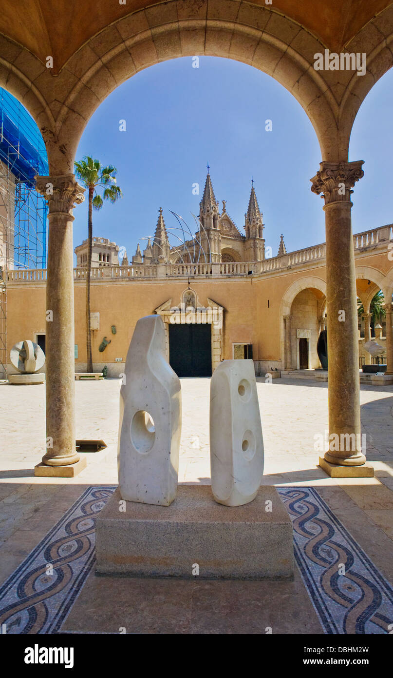 Hepworth sculpture, Otoño,  at the Palau March, Palma de Mallorca Stock Photo