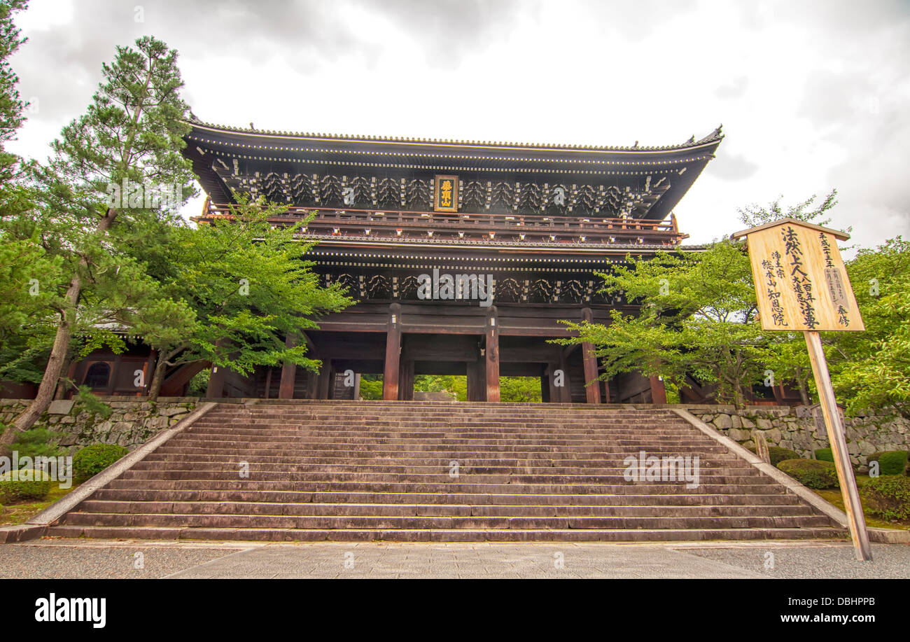 Big straight and main entrance to Chion-in Temple in Higashiyama-ku, Kyoto Stock Photo