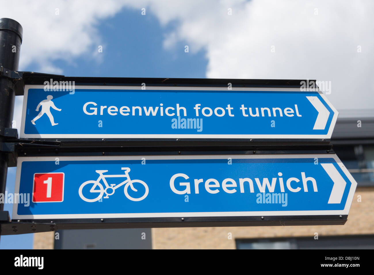 Signage to the Greenwich Foot tunnel and cycle path Stock Photo