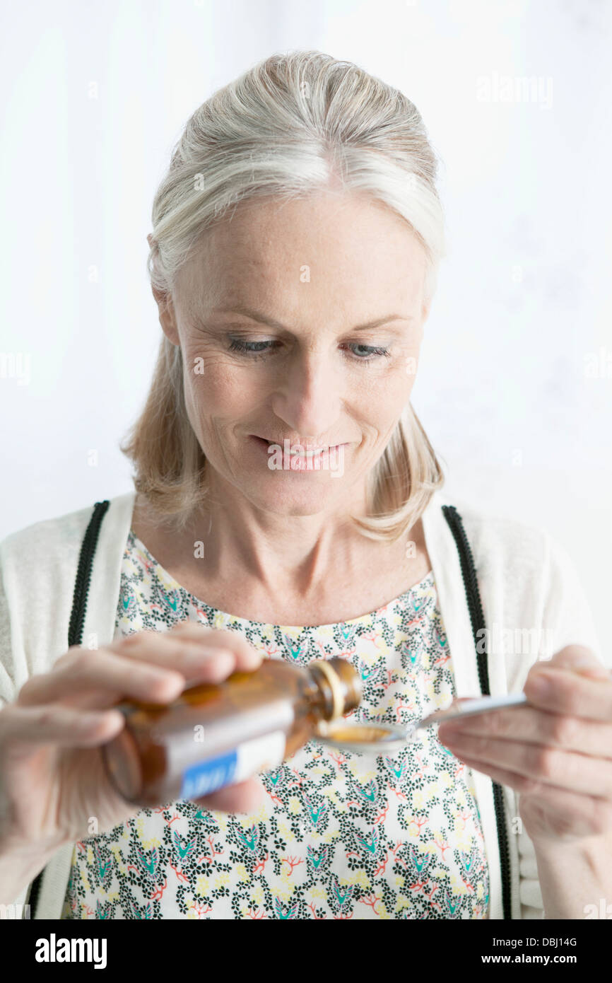 COUGHING TREATMENT ELDERLY PERSON Stock Photo Alamy
