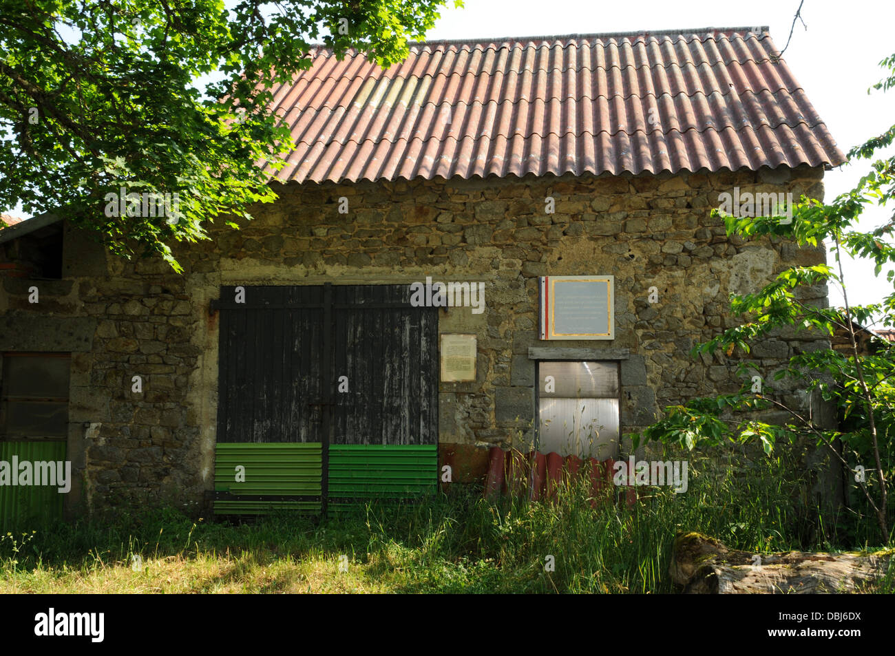 This small farm outbuilding in the Combrailles region of the Auvergne, once housed the FTP, members of the French Resistance. Stock Photo