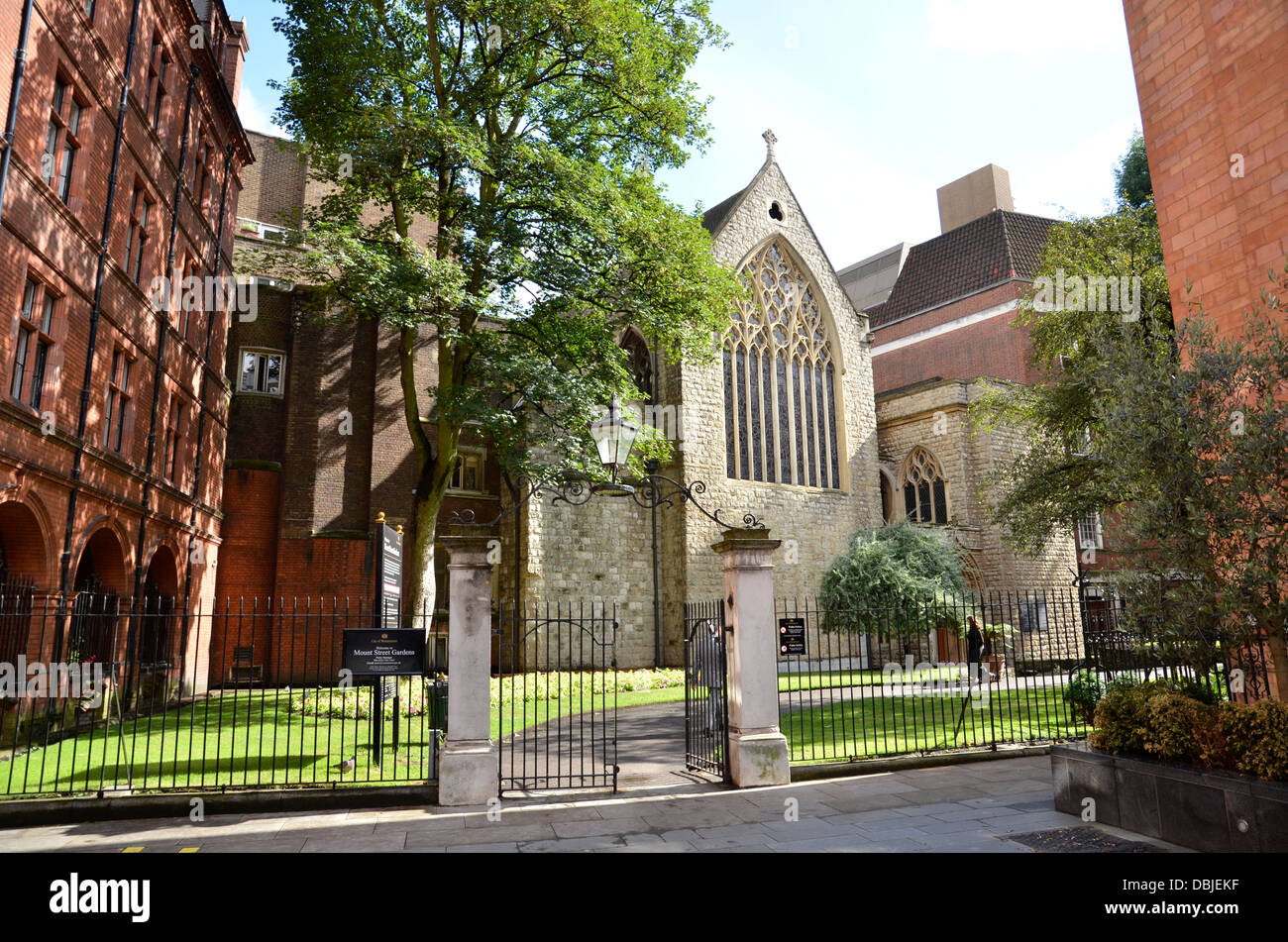 Farm Street Church and Mount Street Gardens in Mayfair, London Stock Photo Alamy