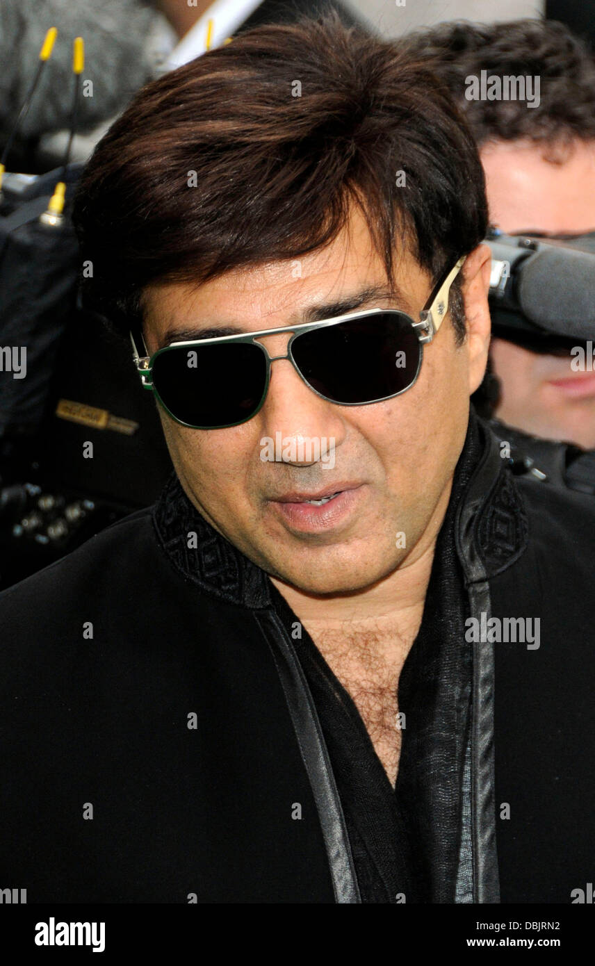 Sunny deol hi-res stock photography and images - Alamy