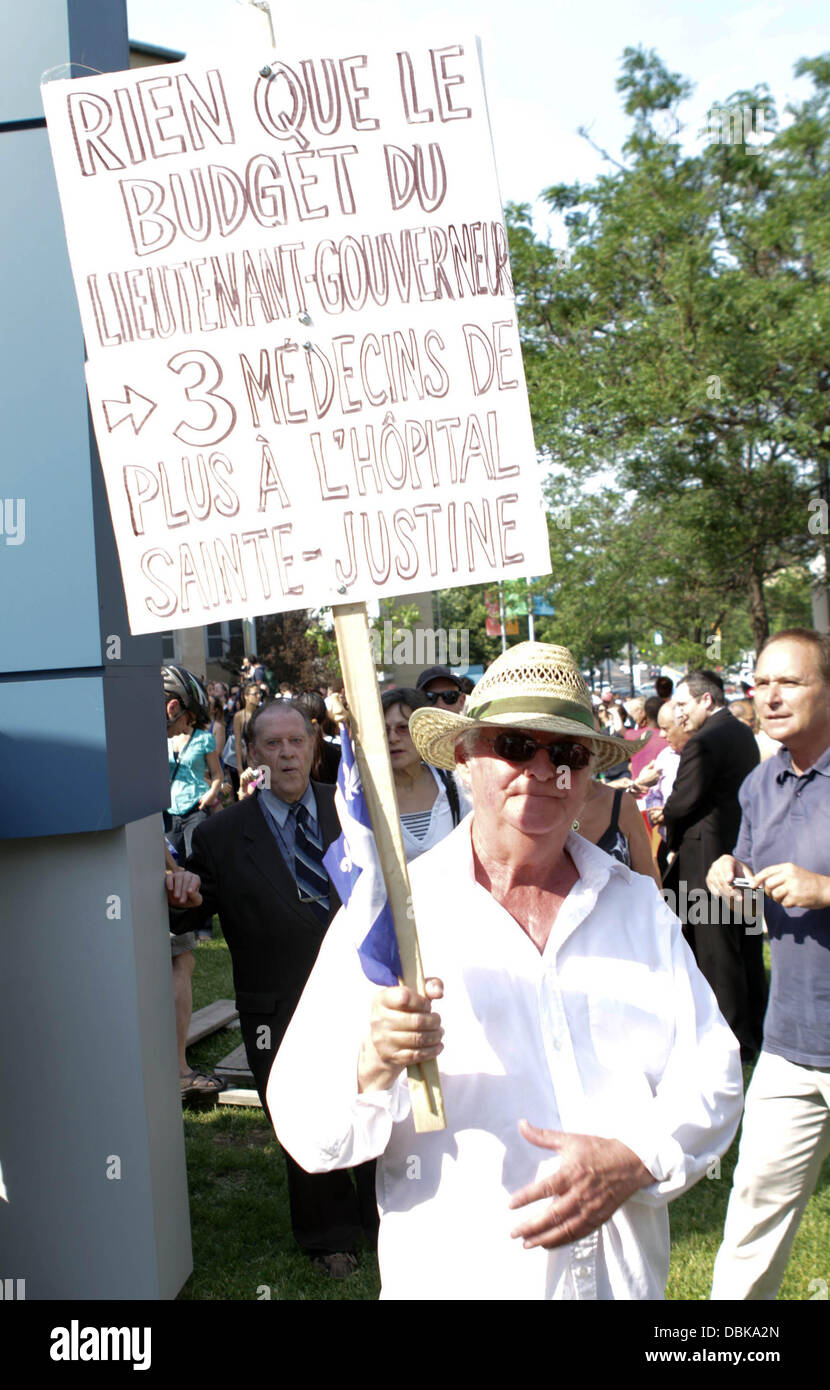 Atmosphere Catherine, Duchess of Cambridge aka Kate Middleton, visits