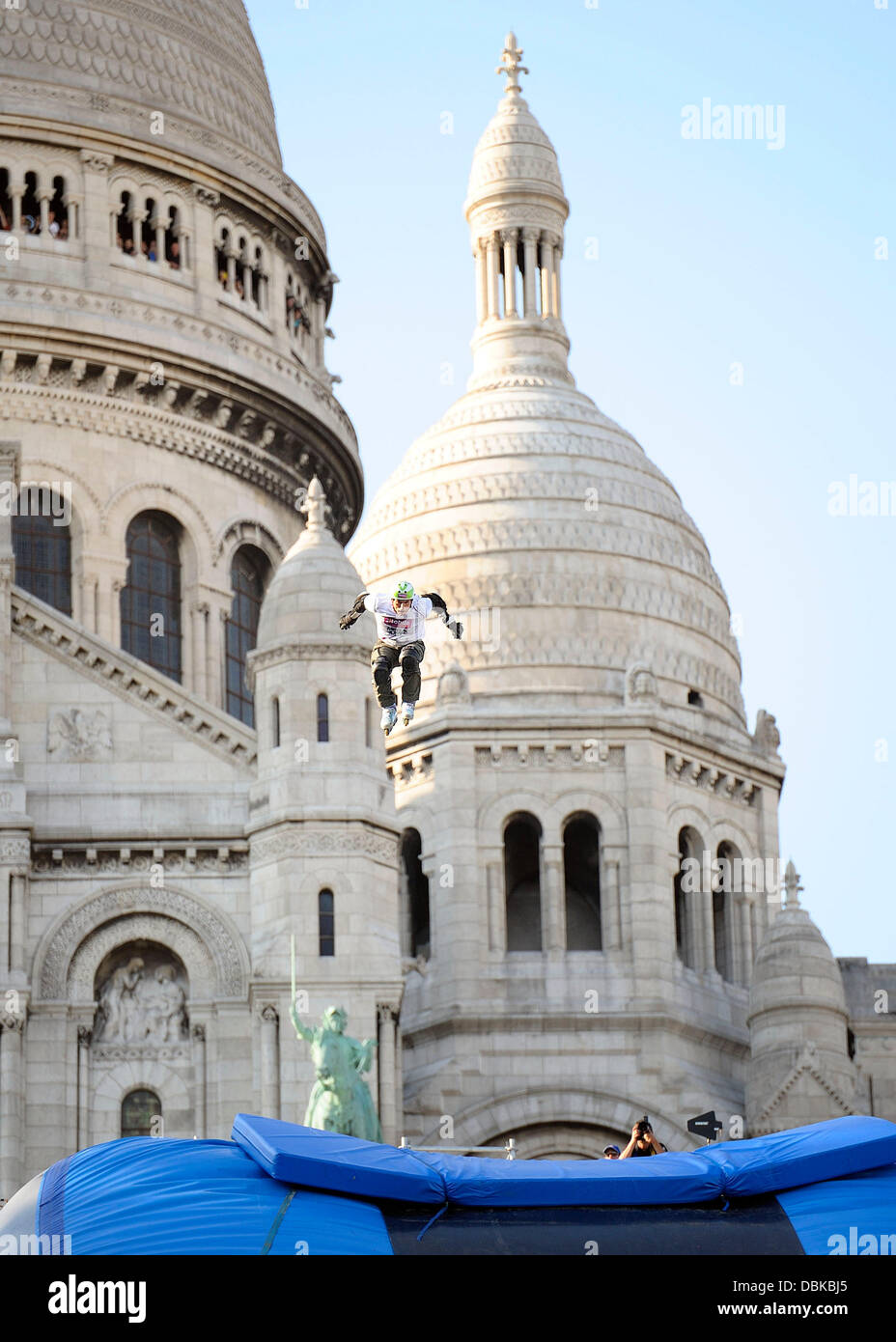 Champion roller skater Taig Khris sets a new world record by jumping