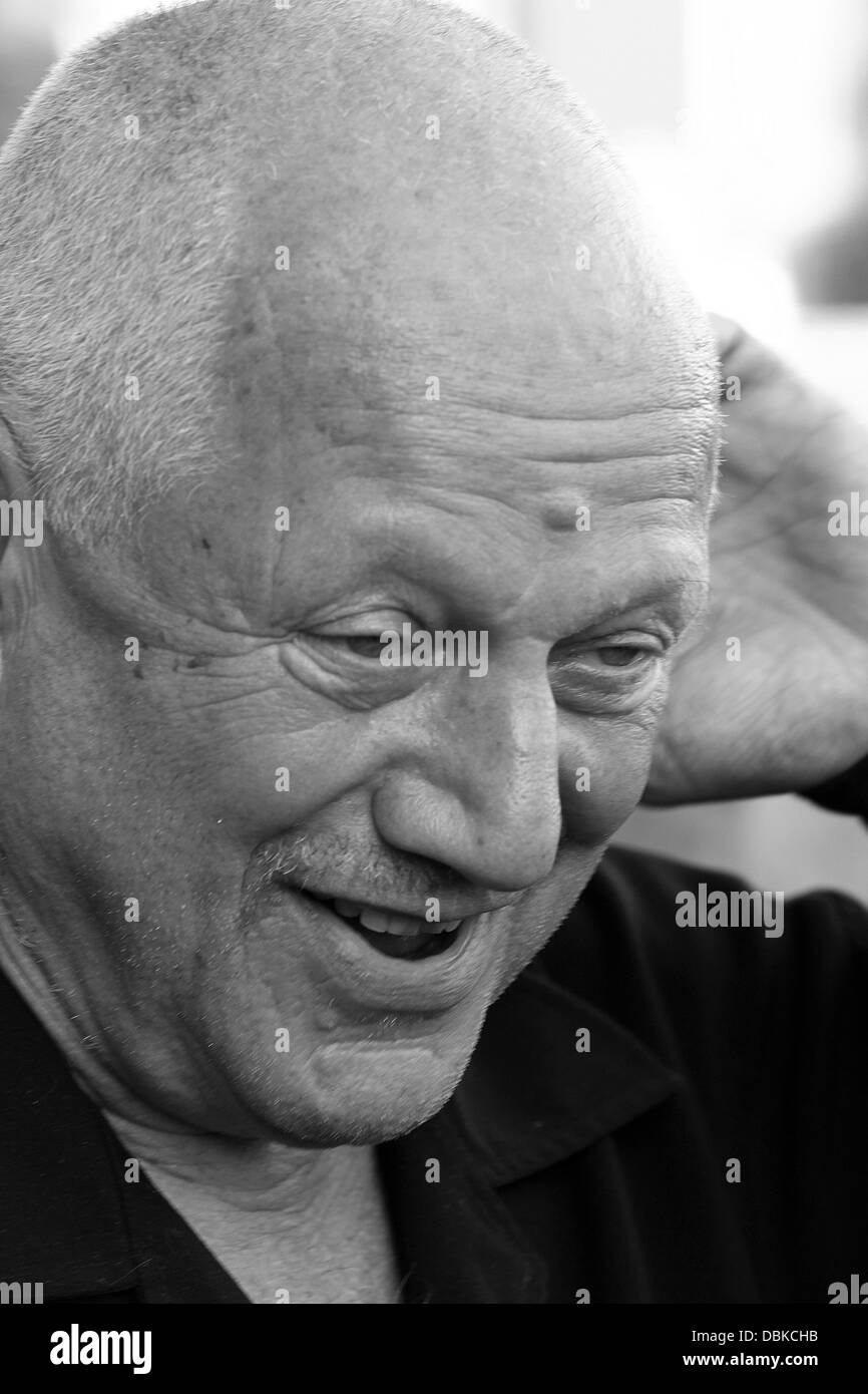 Steven Berkoff A sculpture of the American poet and author Edgar Allan Poe, at the site of his former school in Stoke Newington, is unveiled by British actor and writer Steven Berkoff, London UK, 4th June 2011. The event is part of the Stoke Newington Lit Stock Photo