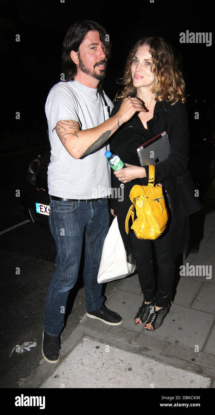 Dave Grohl and his wife Jordyn Blum arrive at their London hotel at 2am  London, England - 04.07.11 Stock Photo - Alamy
