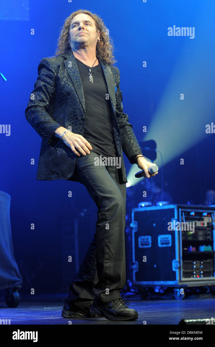 Fher Olvera of Mana performing live in concert at the American Airlines