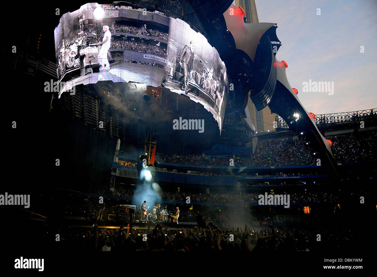 U2 360 Tour At The Rogers Centre Toronto Canada 11 7 11 Stock