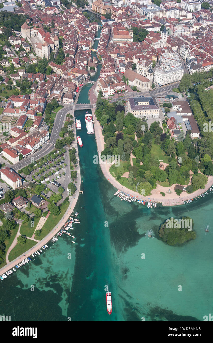 AERIAL VIEW. The Thiou River, Lake Annecy's outlet, running through the medieval city. Annecy, Haute-Savoie, Auvergne-Rhône-Alpes, France. Stock Photo