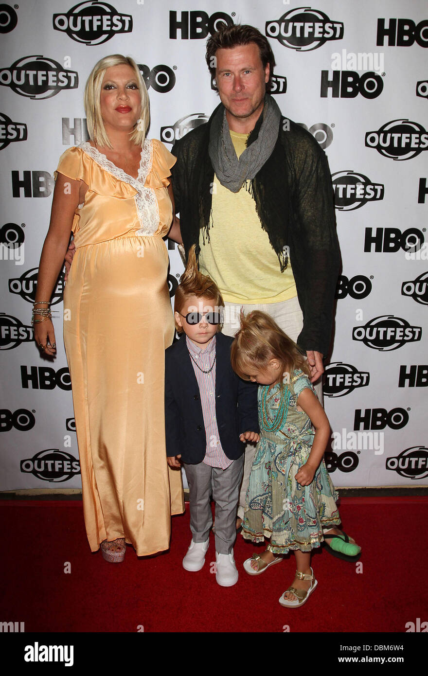 Tori Spelling, Dean McDermott with teir Son Liam and Daughter Stella ...