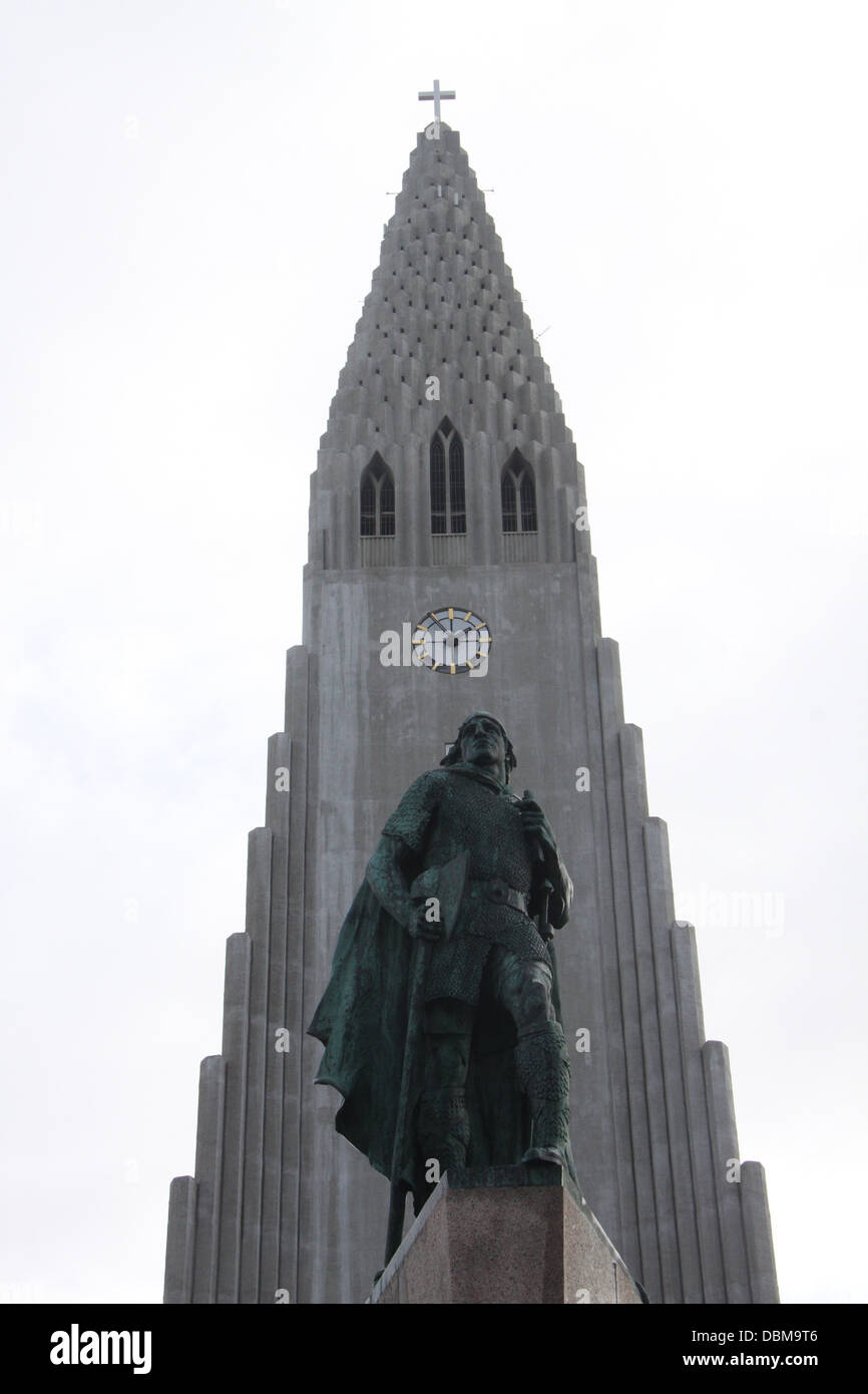 Hallgrimskirkja church, Reykjavik, Iceland with statue of Leif Eriksson Stock Photo