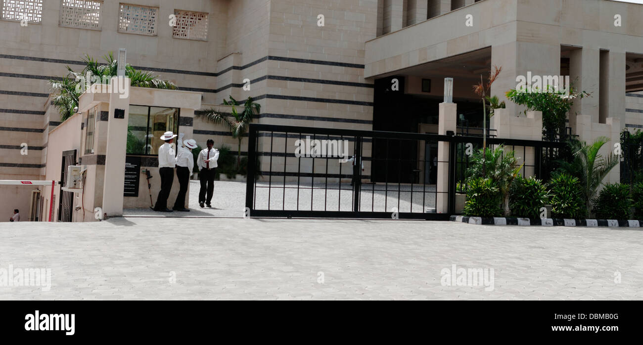 Security gates and guards at the Hilton Doubletree Hotel, Gurgaon, Haryana, India Stock Photo
