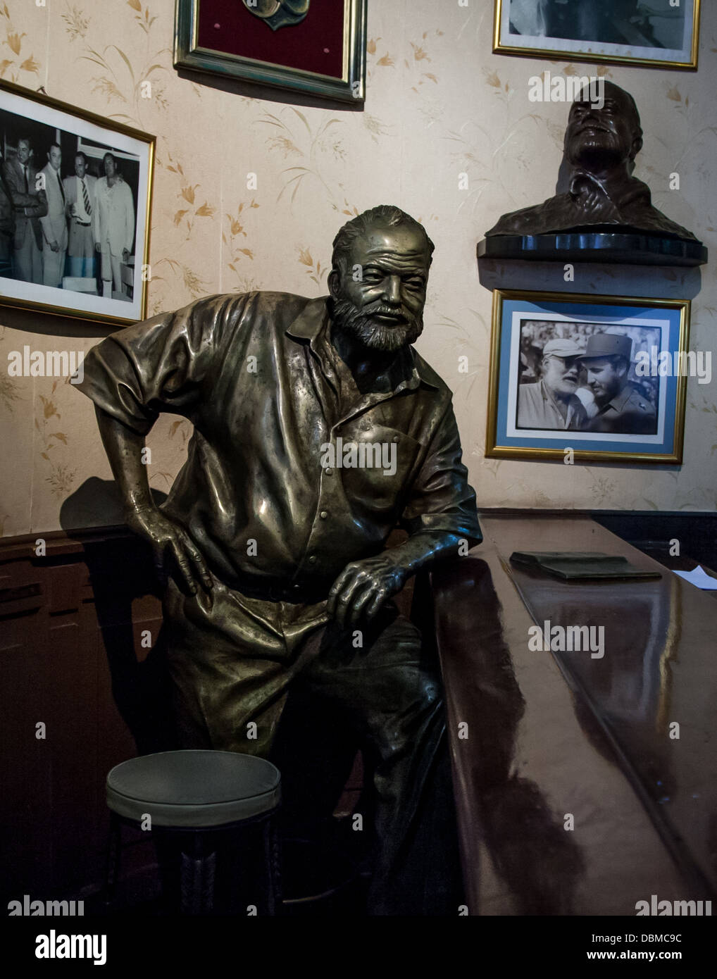 statue of Hemingway in Havana bar Stock Photo