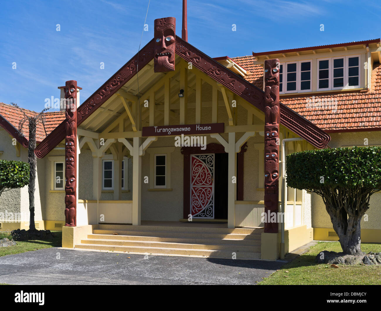 dh NGARUAWAHIA NEW ZEALAND Turangawaewae House Maori Marae carved Stock Photo 58845835 Alamy