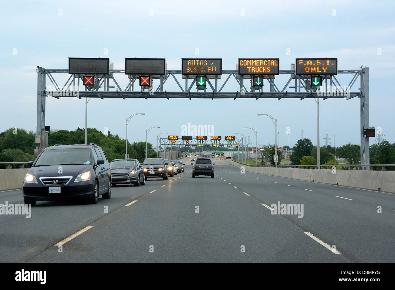 LewistonQueenston Bridge USA border crossing Stock Photo Alamy