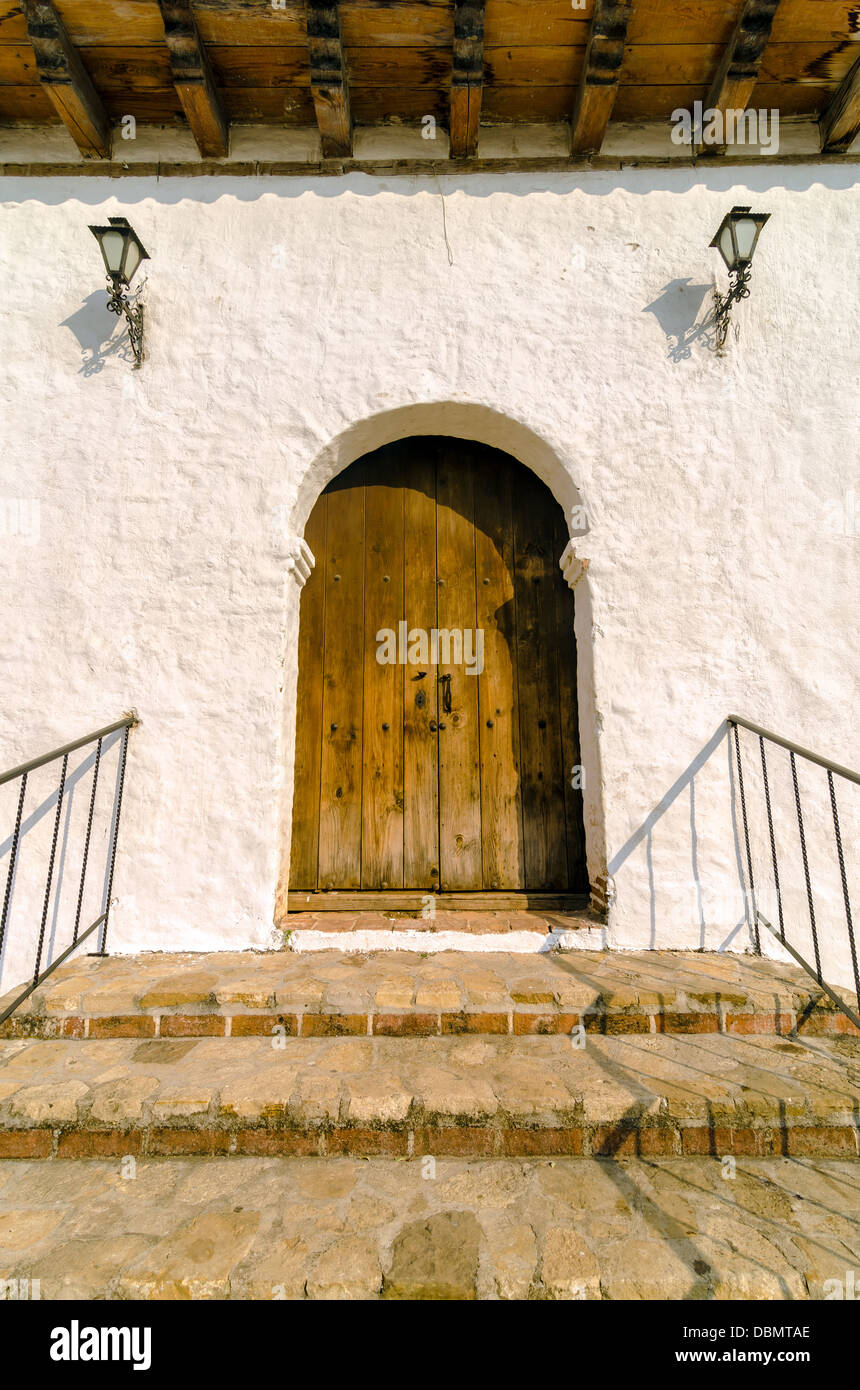 Old colonial house white hi-res stock photography and images - Alamy