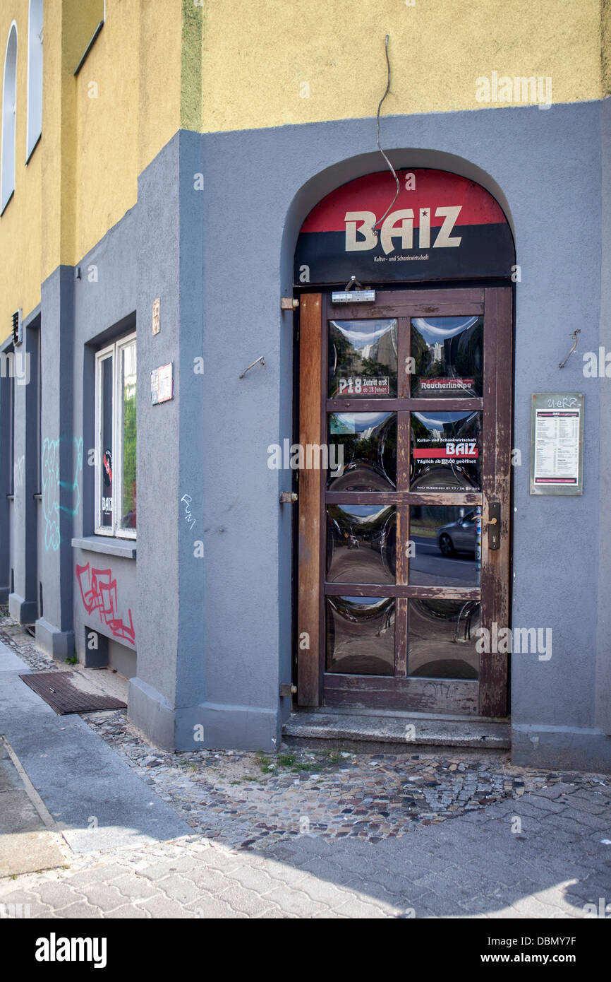 Baiz -  a popular old bar in Torstarsse   - Mitte, Berlin Stock Photo