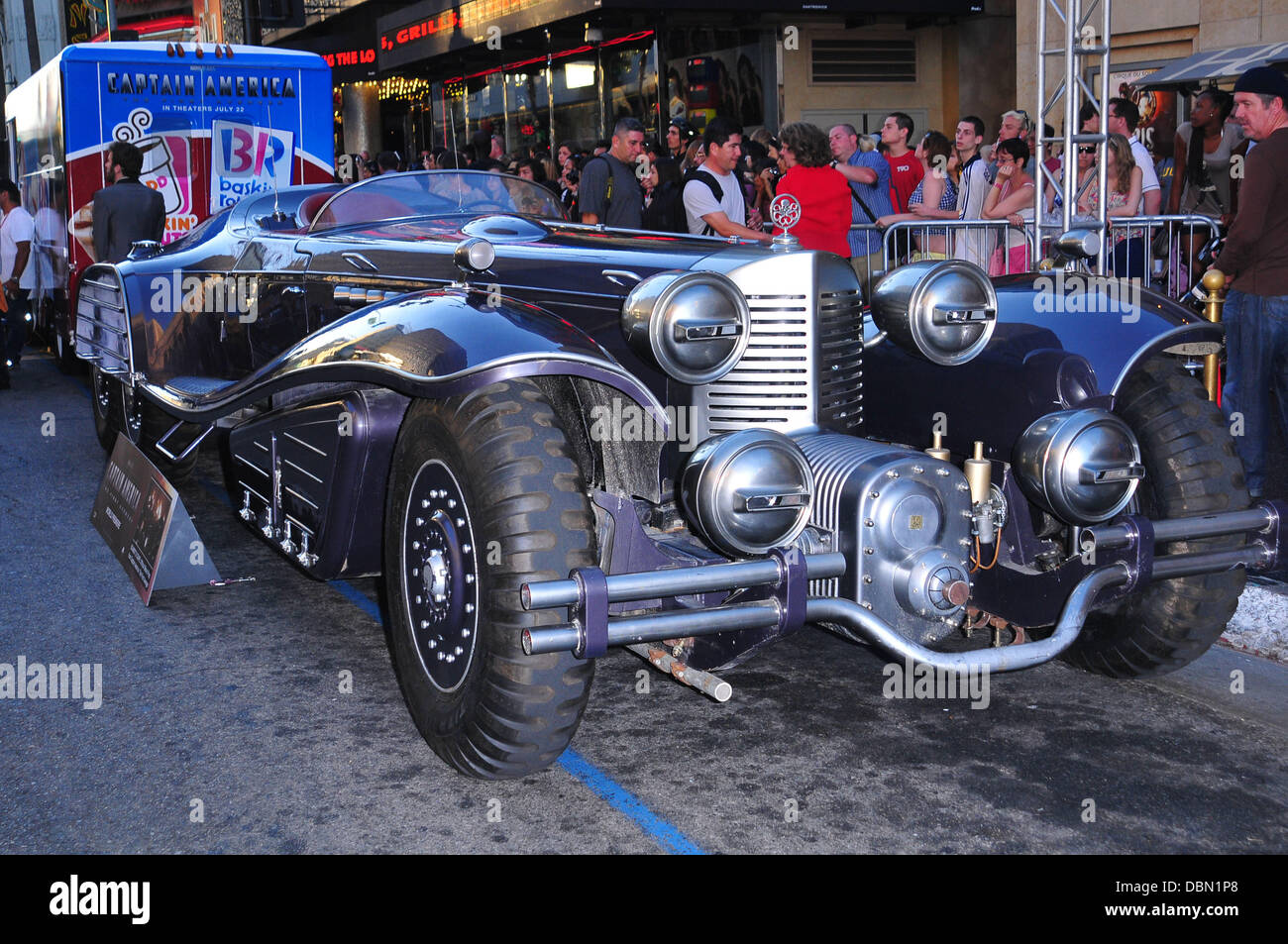 atmosphere-los-angeles-premiere-of-captain-americathe-first-avenger-DBN1P8.jpg