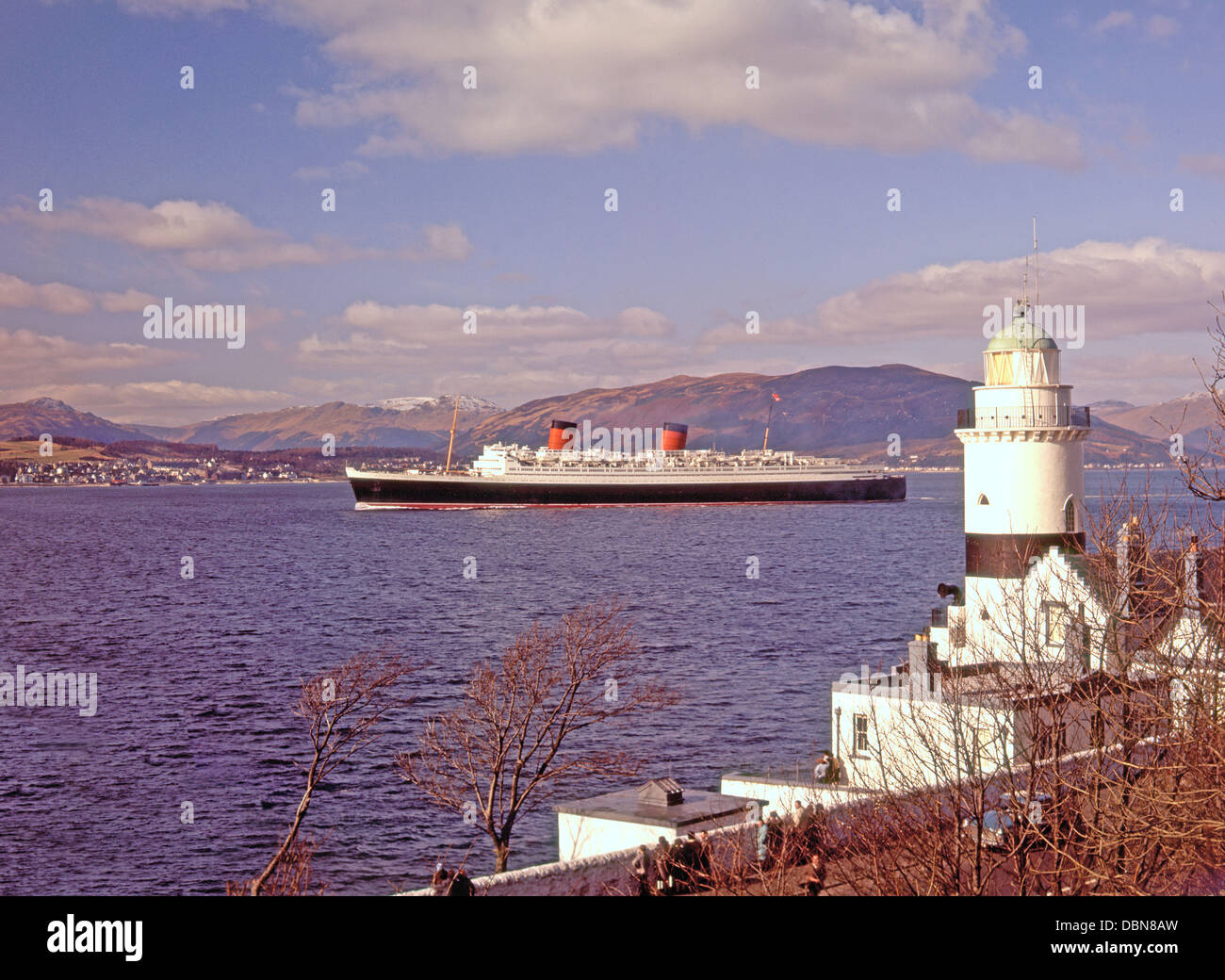 UK Scotland Firth of Clyde The RMS Queen Elizabeth passing the Cloch Lighthouse Stock Photo