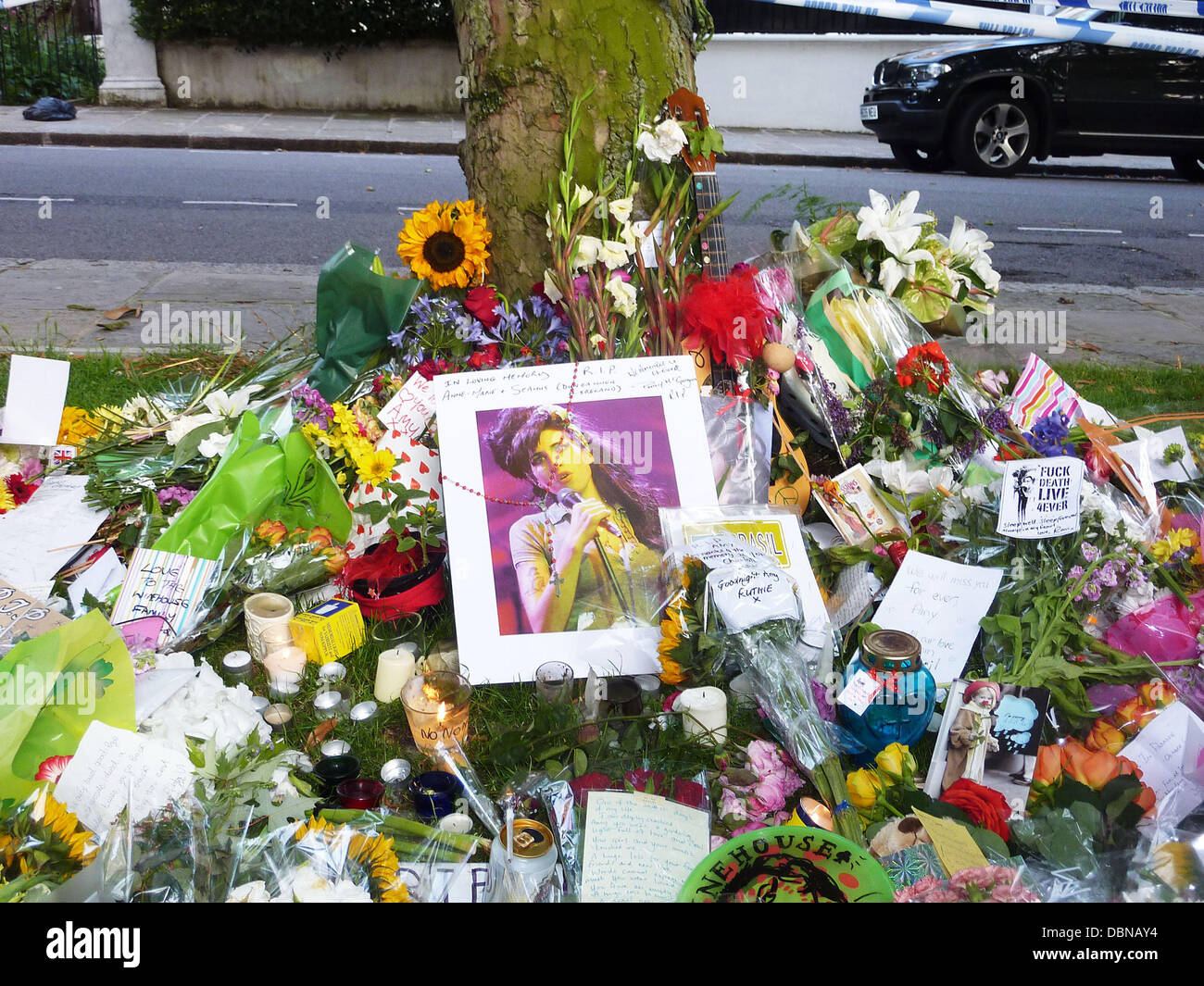 Amy winehouse death hi-res stock photography and images - Alamy
