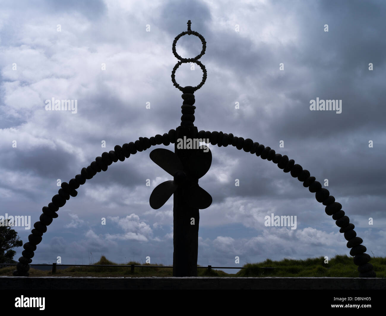 dh MATAURI BAY NEW ZEALAND Rainbow Warrior ship Greenpeace memorial monument Stock Photo
