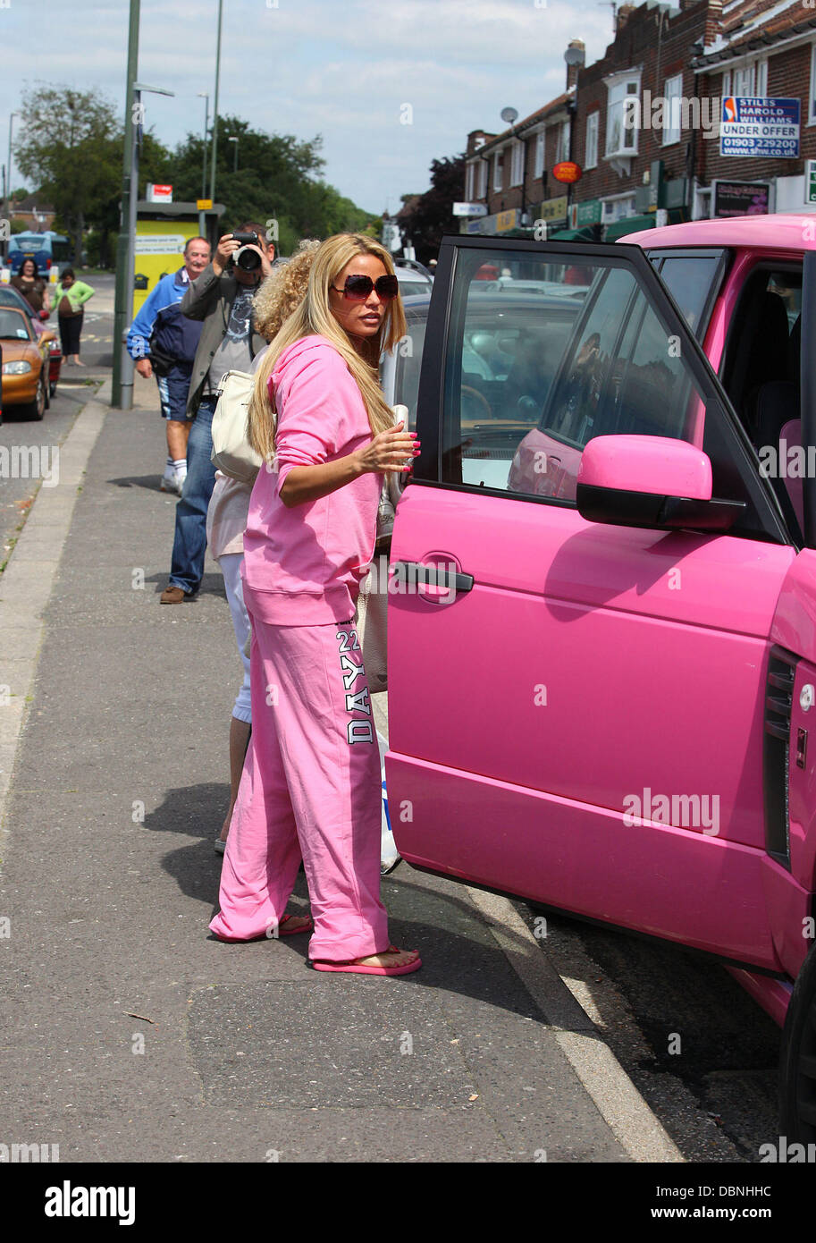 jordan pink range rover