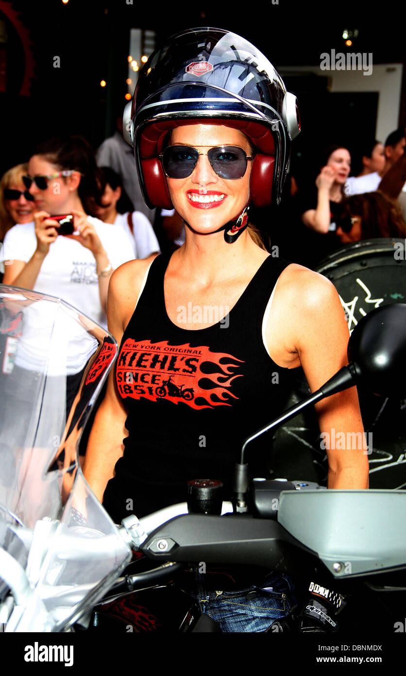 Tricia Helfer Kiehl’s hosts LifeRide for amfAR Block Party at their New