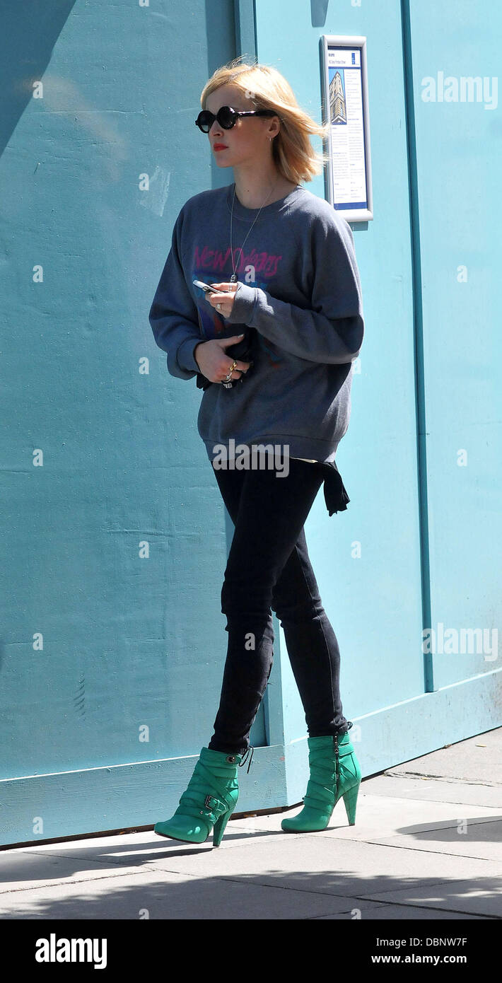 Fearne Cotton at the BBC Radio 1 studios London, England - 09.08.11