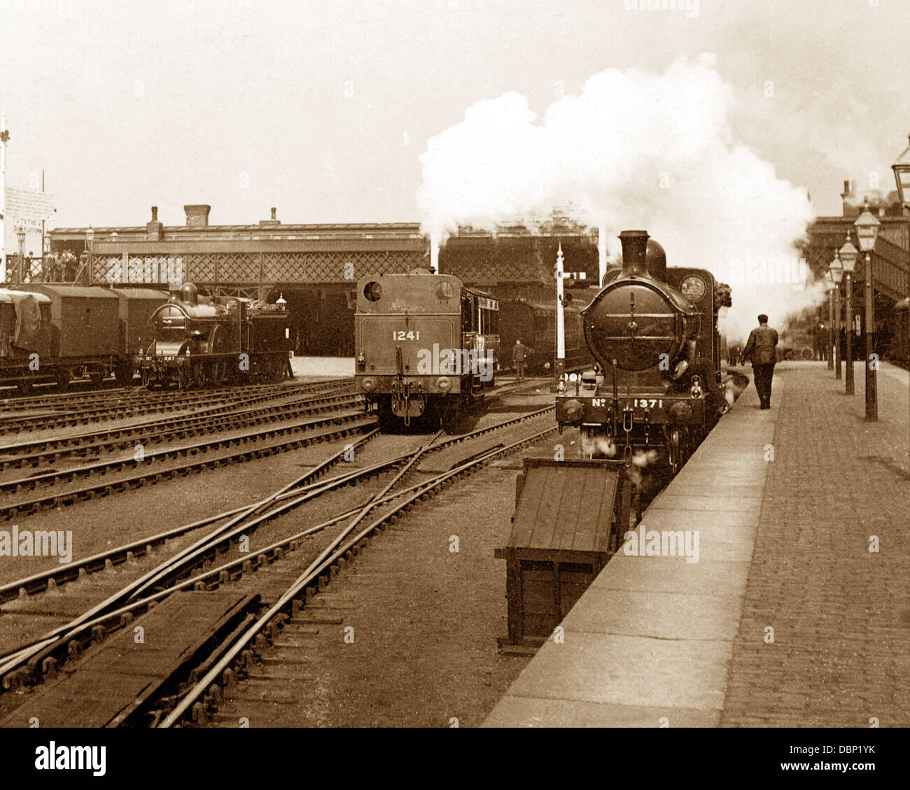 Doncaster Railway Station early 1900s Stock Photo Alamy