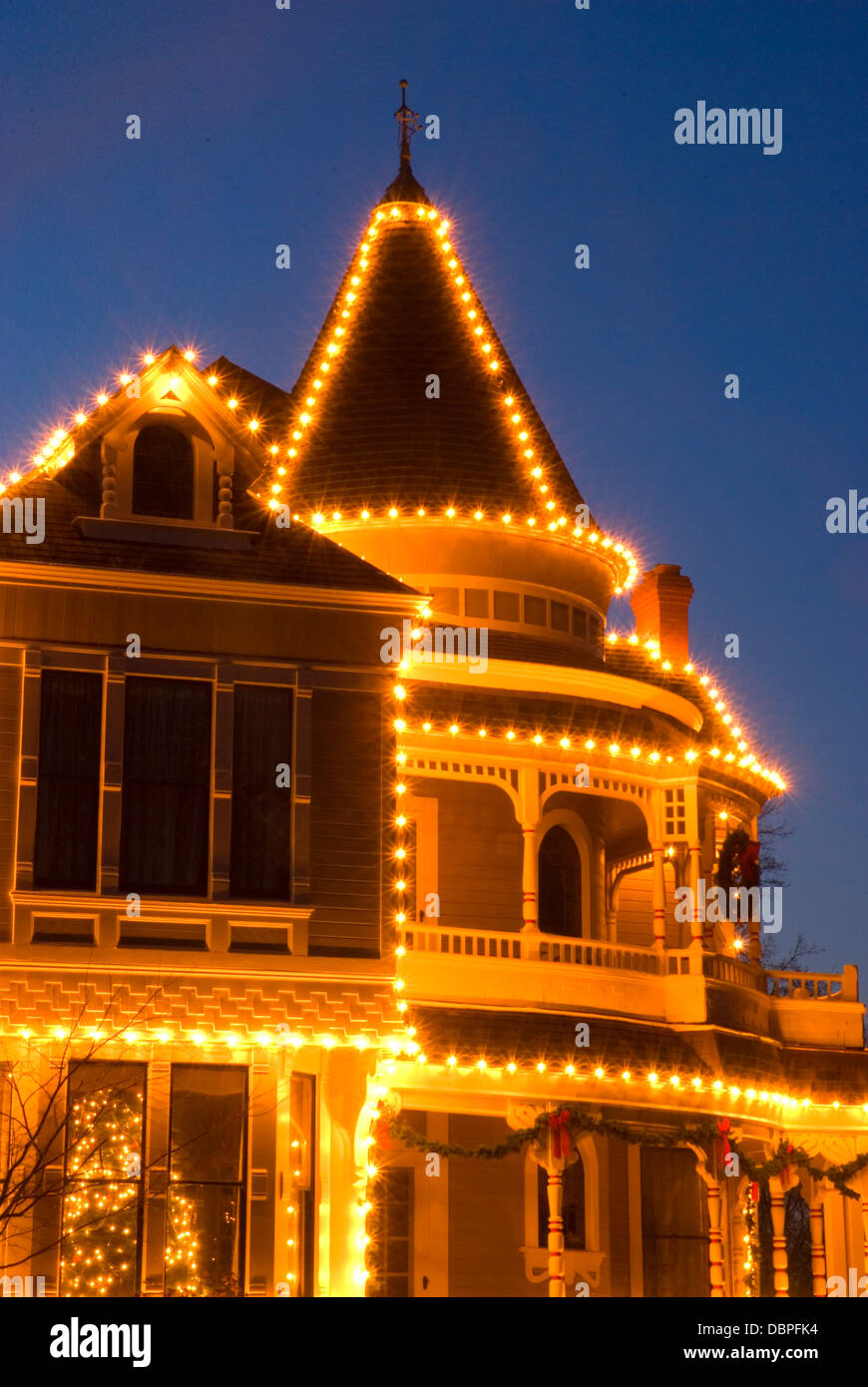 Settlemier House with Christmas lights, Woodburn, Oregon Stock Photo