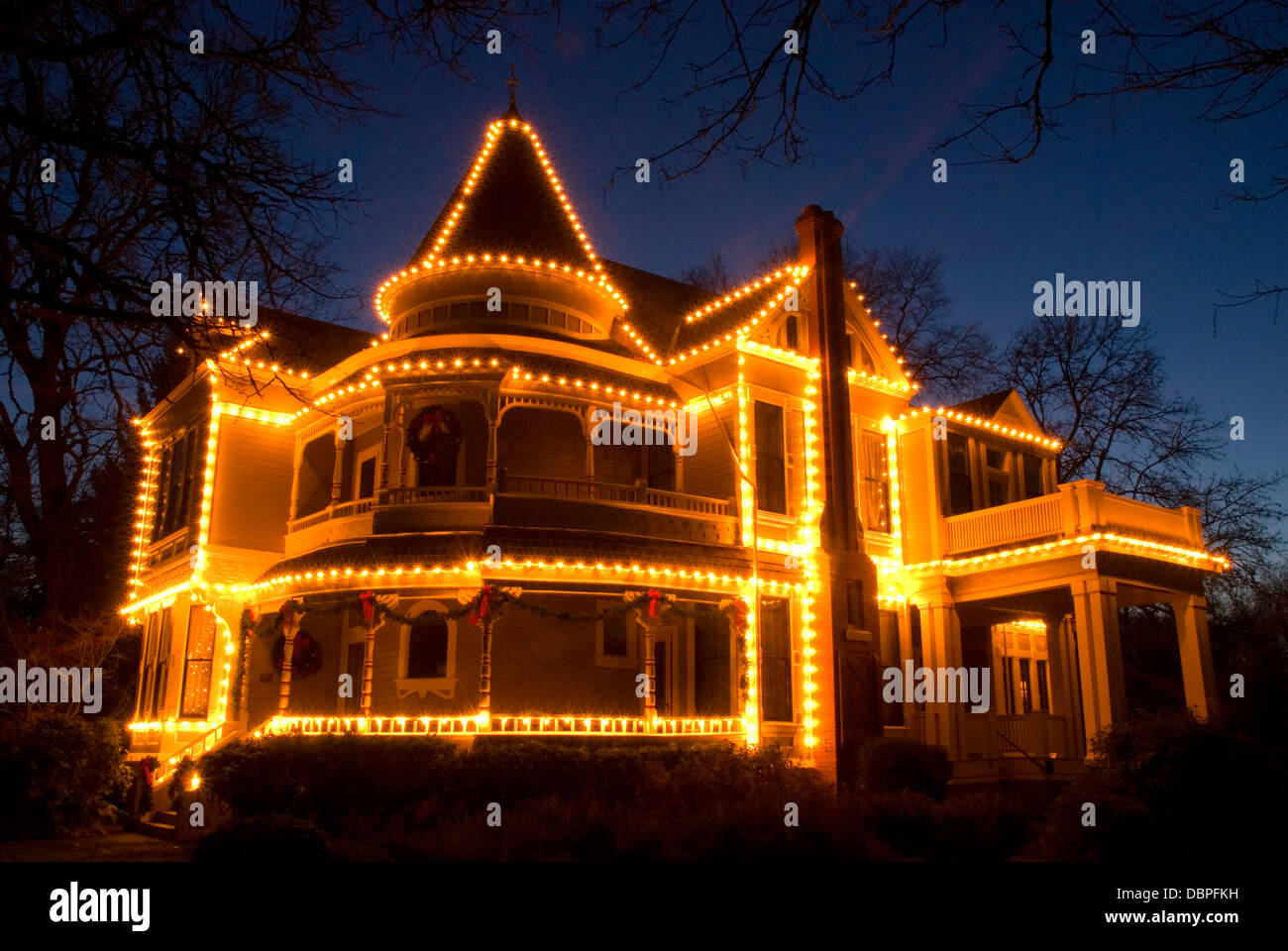 Settlemier House with Christmas lights, Woodburn, Oregon Stock Photo