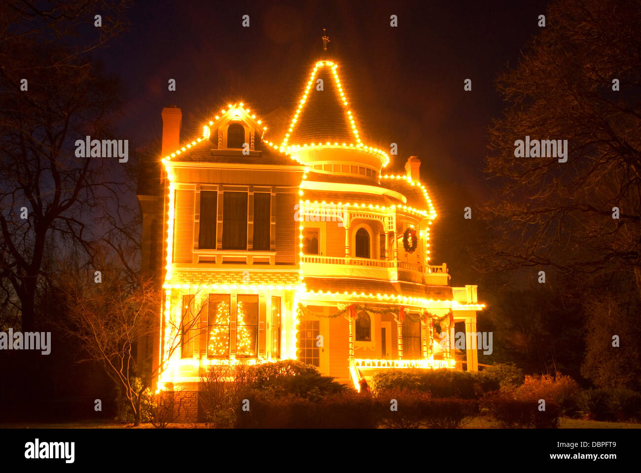 Settlemier House with Christmas lights, Woodburn, Oregon Stock Photo