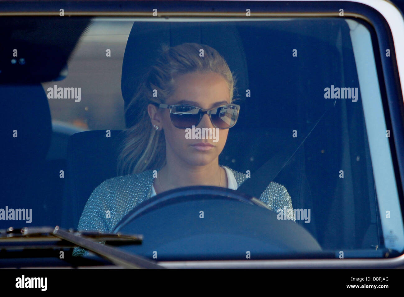 Ashley Tisdale leaving Barneys New York Los Angeles, California - 18.08