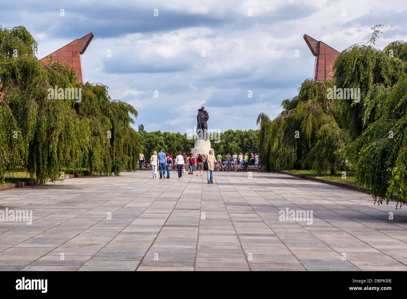 Two red granite 'flags' and soldier statue at the Soviet War memorial for 7000 soldiers who died in WW2, Treptow, Berlin Stock Photo