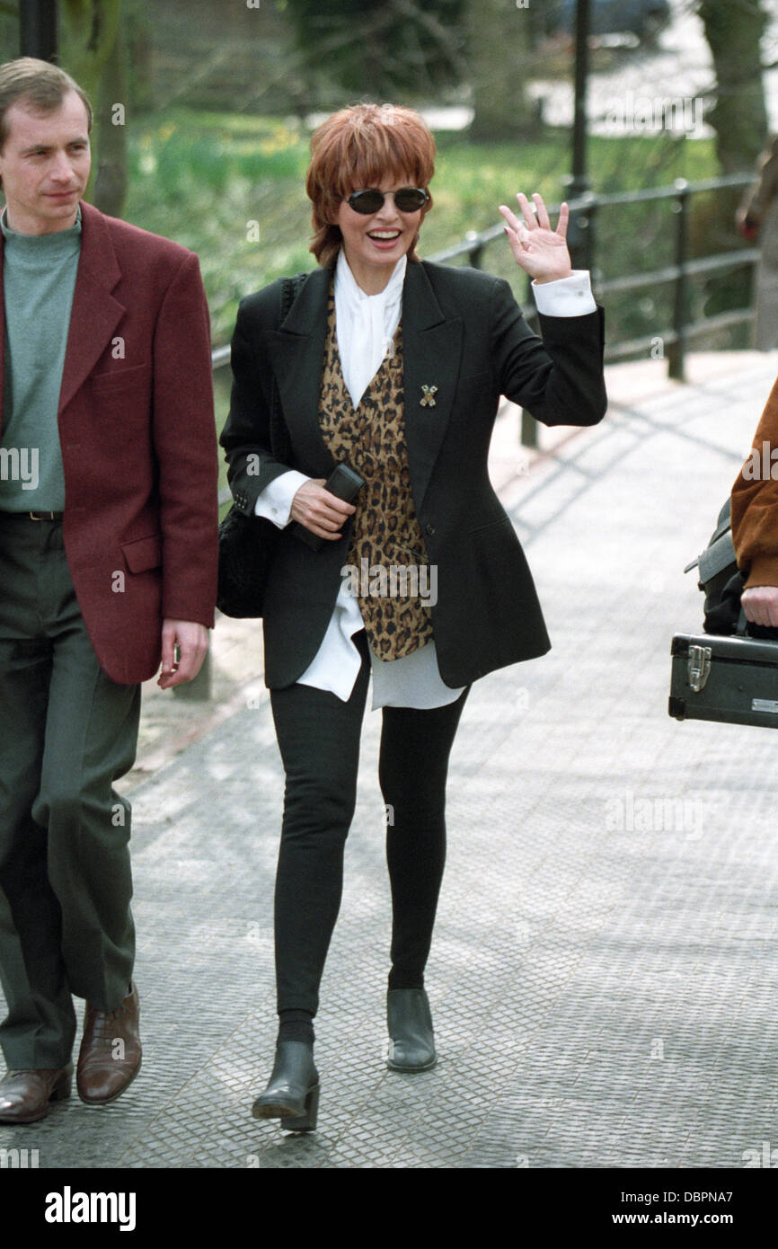 Raquel Welch arrives at the Yvonne Arnold Theatre in Guildford where she stars in the play 'The Millionairess' Britain, 1995 Stock Photo