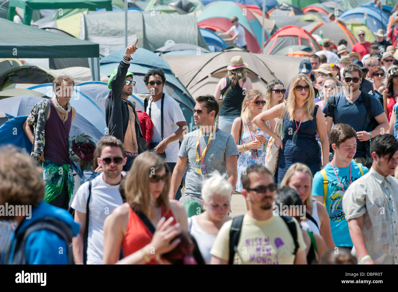 Glastonbury Festival 2013 UK - Campers walk to the main arenas surrounded by tents in the Pennard Hill Ground campsite Stock Photo