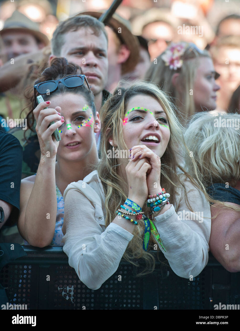 Glastonbury Festival 2013 UK - Girls at the performance of Ben Howard on the Pyramid stage Stock Photo