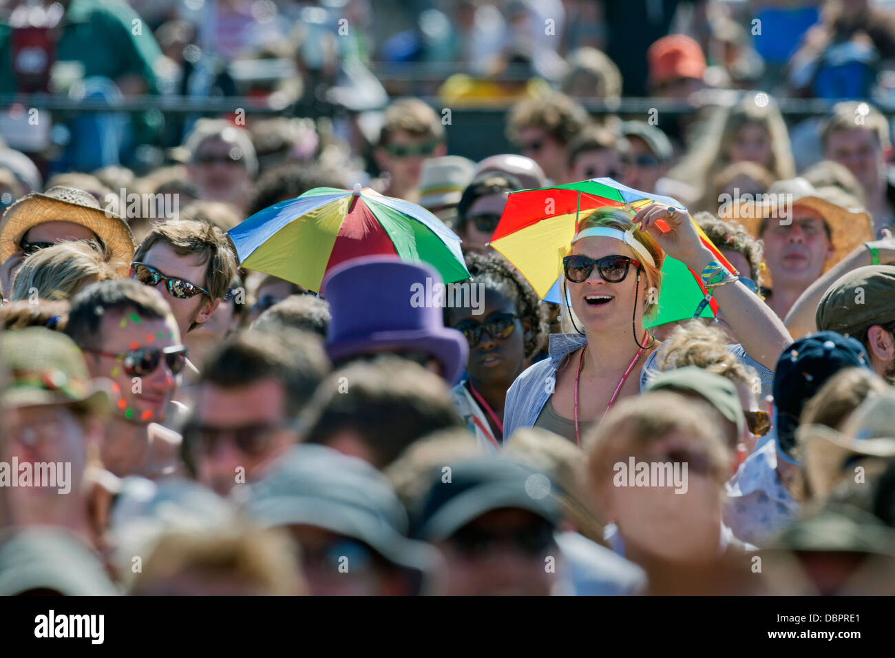 Glastonbury Festival 2013 - Fans at the performance of Noah and the Whale on the Other stage. Stock Photo